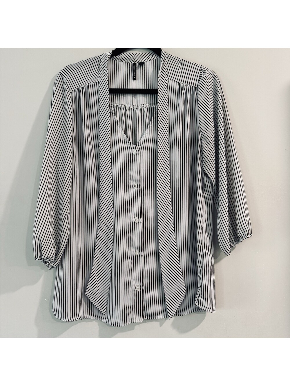 HeartSoul Women’s XL Black White V Neck Tie Front Button 3/4 Sleeve With Elastic